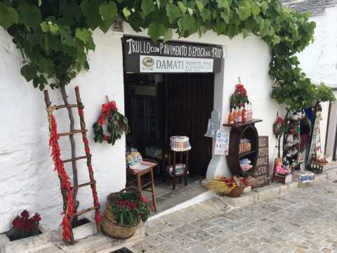 Alberobello, 60 negozi di souvenir aperti per il ponte del 2 giugno